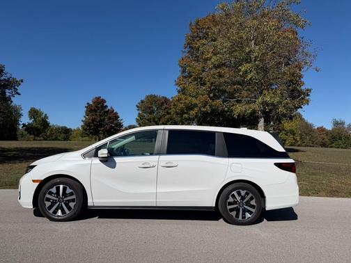 White 2025 Honda Odyssey EX-L