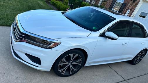 White 2021 Volkswagen Passat 2.0T SE