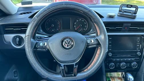 White 2021 Volkswagen Passat 2.0T SE