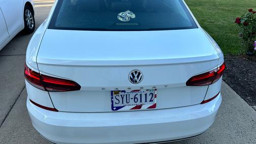 White 2021 Volkswagen Passat 2.0T SE