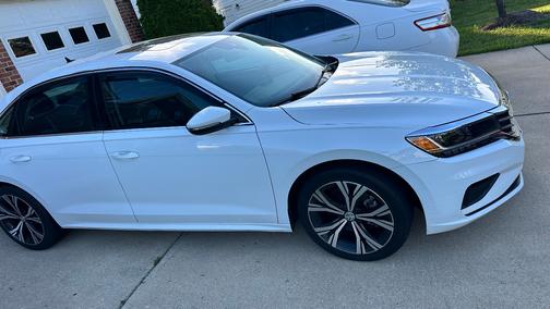 White 2021 Volkswagen Passat 2.0T SE