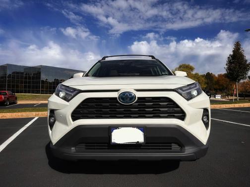 2022 Toyota RAV4 Hybrid XLE Premium