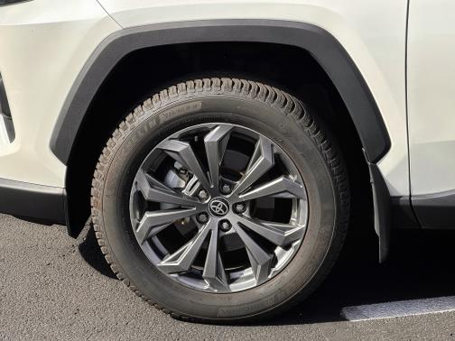 2022 Toyota RAV4 Hybrid XLE Premium