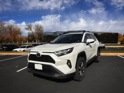 2022 Toyota RAV4 Hybrid XLE Premium