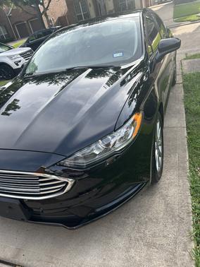 Black 2017 Ford Fusion SE