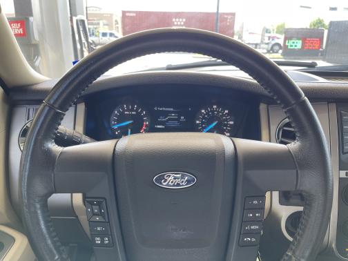 Photo 2 of 29 of 2015 Ford Expedition XLT