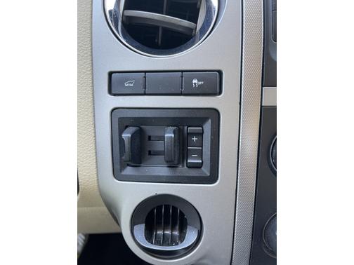 Photo 4 of 29 of 2015 Ford Expedition XLT