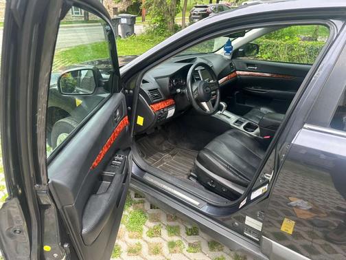Black 2010 Subaru Outback 2.5 i Limited