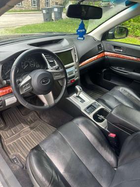 Black 2010 Subaru Outback 2.5 i Limited