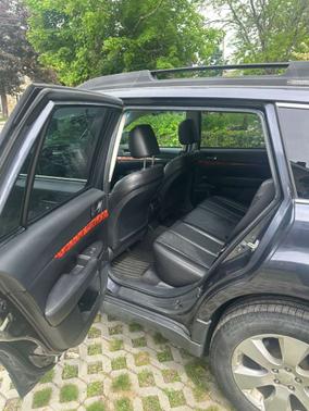 Black 2010 Subaru Outback 2.5 i Limited