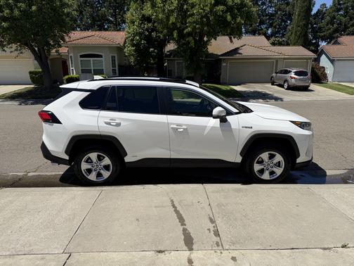 2019 Toyota RAV4 Hybrid XLE