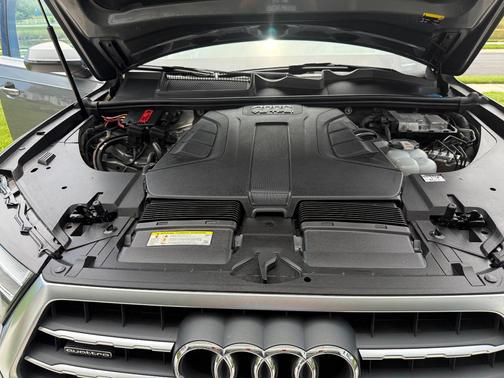 Gray 2018 Audi Q7 3.0T Prestige