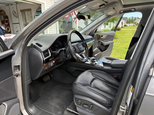 Gray 2018 Audi Q7 3.0T Prestige