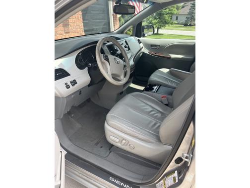 2011 Toyota Sienna XLE