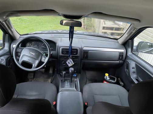 2004 Jeep Grand Cherokee Laredo