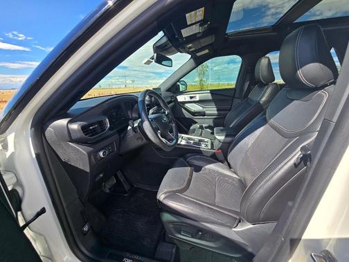 White 2022 Ford Explorer ST