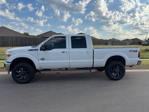 White 2012 Ford F-250 Lariat