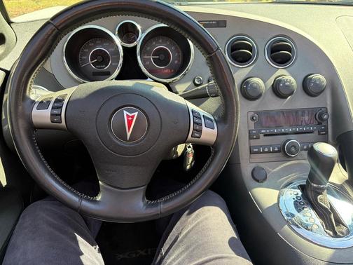 White 2009 Pontiac Solstice GXP