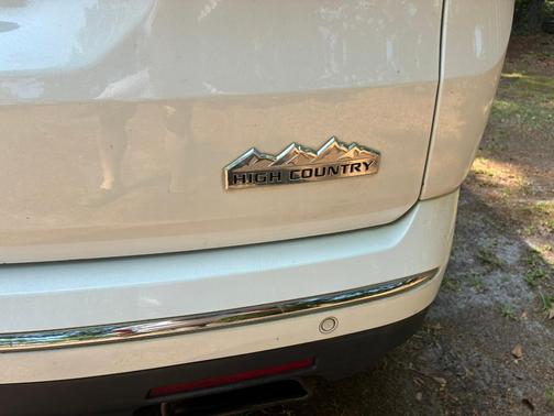 White 2019 Chevrolet Traverse High Country