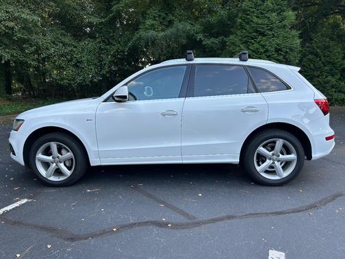 White 2017 Audi Q5 2.0T Premium Plus