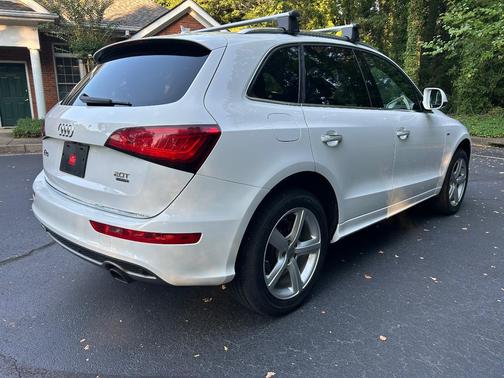 White 2017 Audi Q5 2.0T Premium Plus