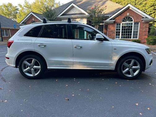 White 2017 Audi Q5 2.0T Premium Plus