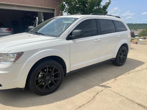 Photo 4 of 8 of 2017 Dodge Journey SE
