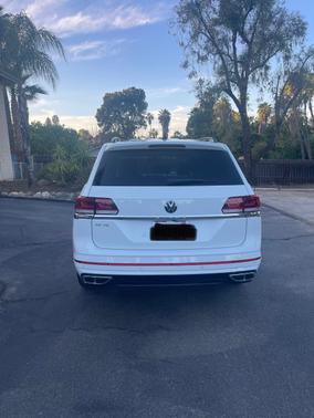 White 2021 Volkswagen Atlas 3.6L SE w/Technology R-Line