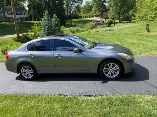 Silver 2013 INFINITI G37 x