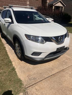 White 2016 Nissan Rogue S