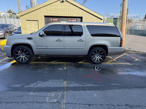 2011 Cadillac Escalade ESV Platinum Edition