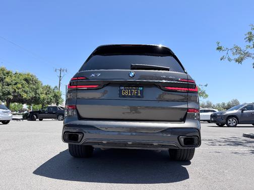Green 2023 BMW X7 xDrive40i