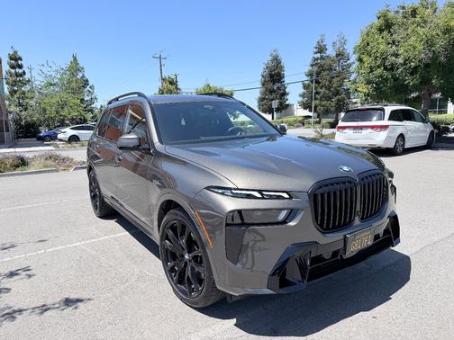 Green 2023 BMW X7 xDrive40i