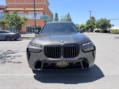 Green 2023 BMW X7 xDrive40i