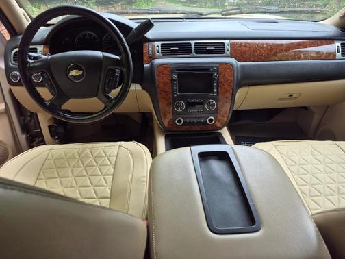 Beige 2007 Chevrolet Tahoe LT