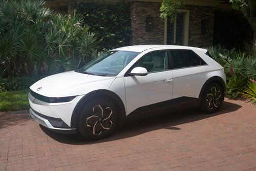 White 2022 Hyundai IONIQ 5 SEL
