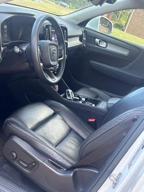 White 2023 Volvo XC40 B5 Plus Bright Theme
