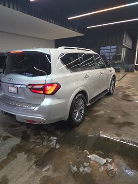 2022 INFINITI QX80 LUXE