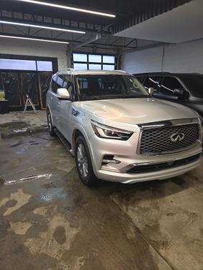2022 INFINITI QX80 LUXE