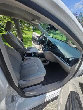 White 2021 Chrysler Pacifica Touring L