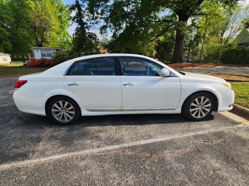 White 2011 Toyota Avalon Limited