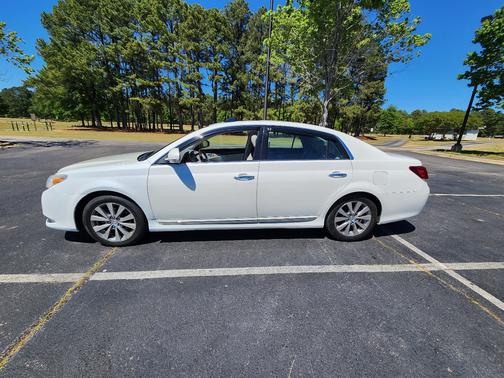 White 2011 Toyota Avalon Limited