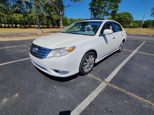 White 2011 Toyota Avalon Limited