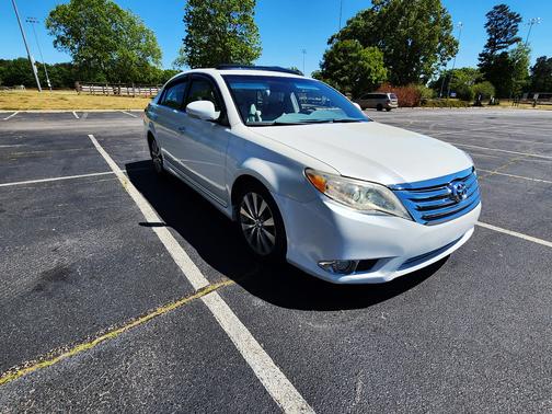 White 2011 Toyota Avalon Limited