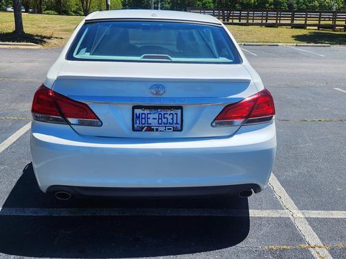 White 2011 Toyota Avalon Limited