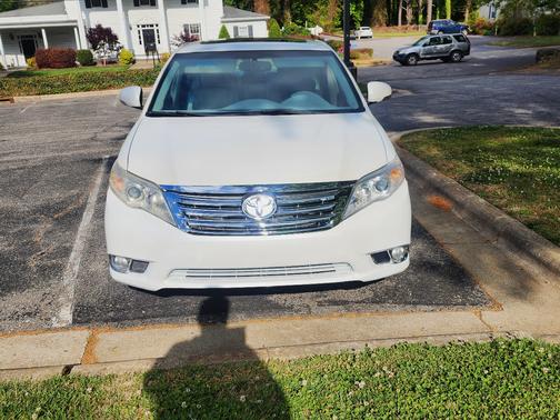 White 2011 Toyota Avalon Limited