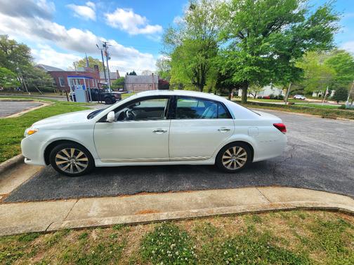 White 2011 Toyota Avalon Limited