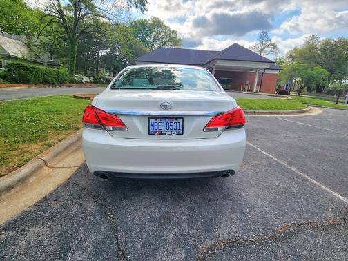 White 2011 Toyota Avalon Limited