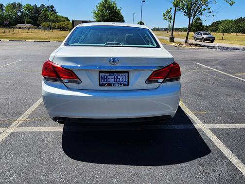 White 2011 Toyota Avalon Limited