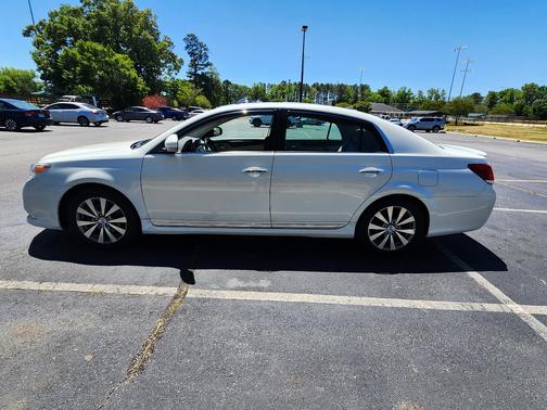 White 2011 Toyota Avalon Limited